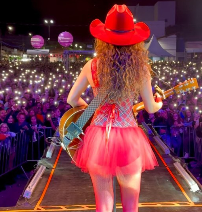 Em julho de 2024, Paula Fernandes foi uma das atrações do 45º Arraial de Belo Horizonte. O evento atraiu milhares de pessoas e foi realizado no ginásio Mineirinho.
