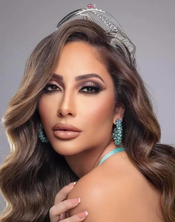 A carioca Maria Amélia Baptista vai concorrer a Miss Mundo representando não o Brasil, mas Portugal. Ela tem dupla nacionalidade e reside na cidade do Porto desde 2022.  