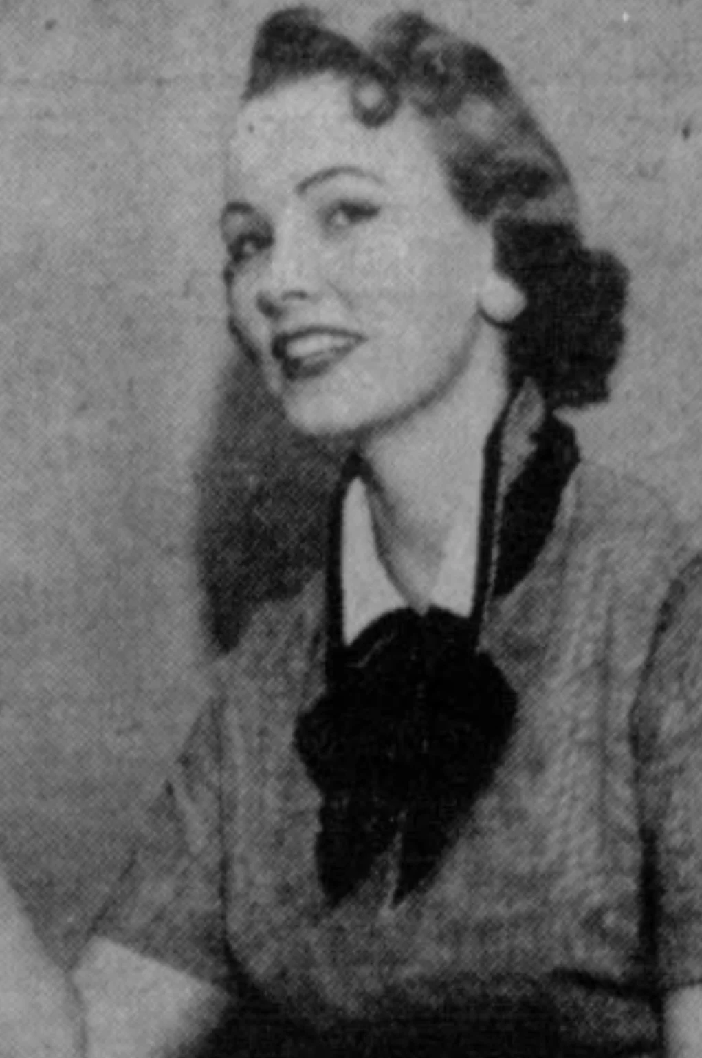 Martha ficou na história como a primeira brasileira a disputar o Miss Universo. Ela ficou em 2º lugar, perdendo para a americana Miriam Stevenson (foto). E jornalistas brasileiros divulgaram uma fake news que colou: Martha teria perdido por ter 2 polegadas a mais nos quadris.