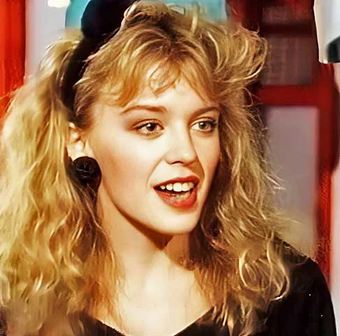 A cantora é a única artista feminina a liderar a parada de álbuns no Reino Unido e aparecer no top dez da parada de singles britânica por cinco décadas consecutivas. 
