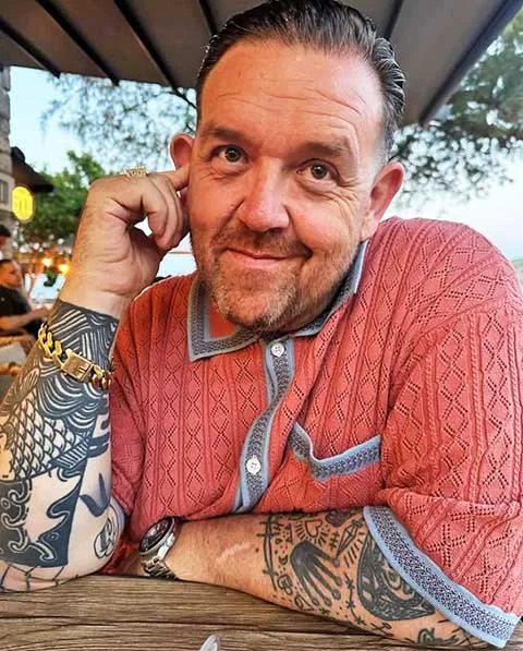 Além disso, Nick Frost surge como Rúbeo Hagrid. No entanto, o anúncio que mais chamou atenção e gerou controvérsia nas redes sociais não foi esse.