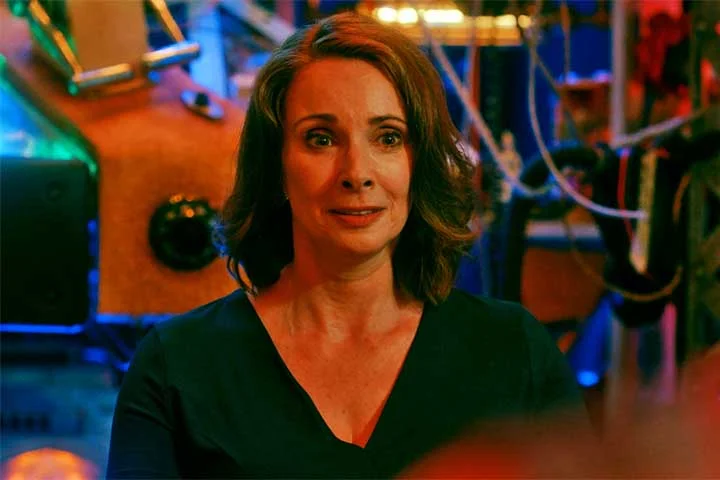 Como atriz, Kylie Minogue também tem uma trajetória no cinema. Ela trabalhou em filmes como “Moulin Rouge” (2001), “Holly Motors” (2012) e “Terremoto: A Falha de San Andreas” (2015). 
