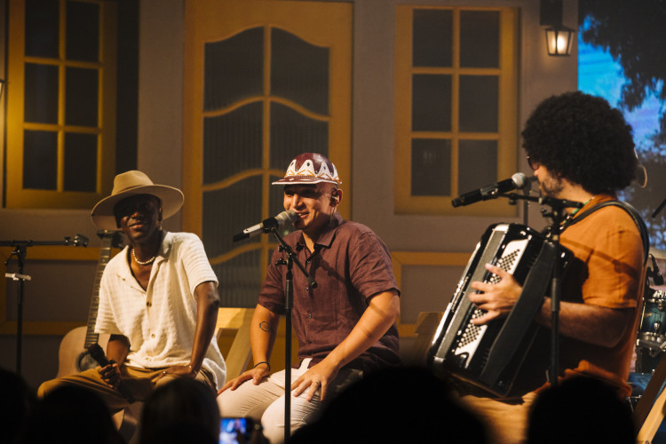 Nos shows, João Gomes usa acessórios feitos pelo mestre