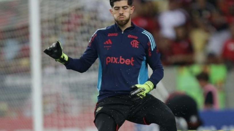 Argentino vive semana de protagonista com defesas em momentos decisivos, como no pênalti diante do Palmeiras e na finalização de Cano