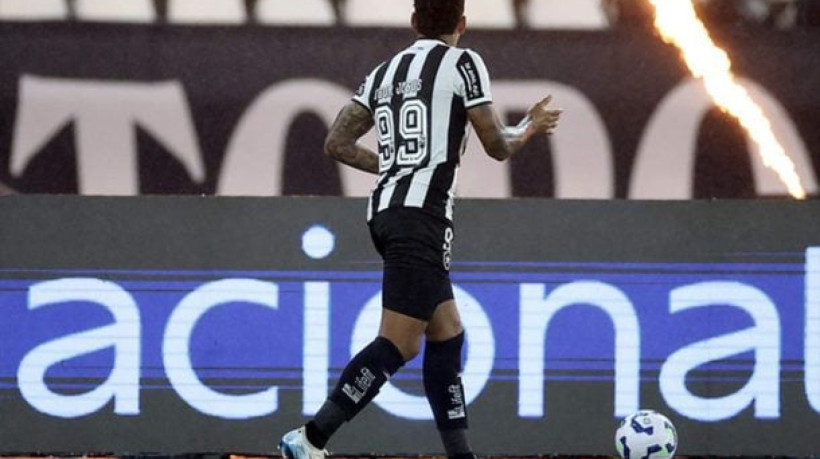 Mais perto do adeus? Estafe do jogador alvinegro acena de forma positiva com a proposta. Nottingham Forest promete pagamento à vista 