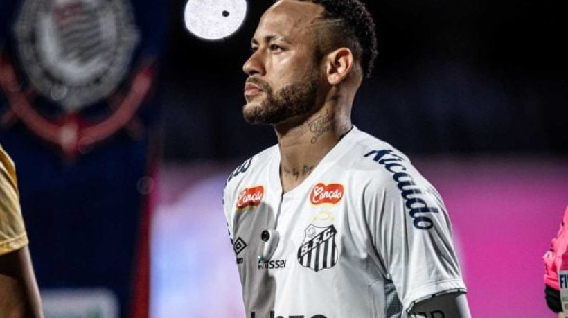 Craque, que está em fim de contrato com o Santos, foi especulado no clube carioca e depois ofendeu jornalista por informação