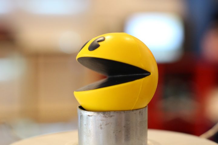 O vírus recebeu esse nome em homenagem ao personagem de videogame Pac-Man porque, ao ser desmontado, a estrutura de proteína que compõe sua casca se parece com uma boca aberta.