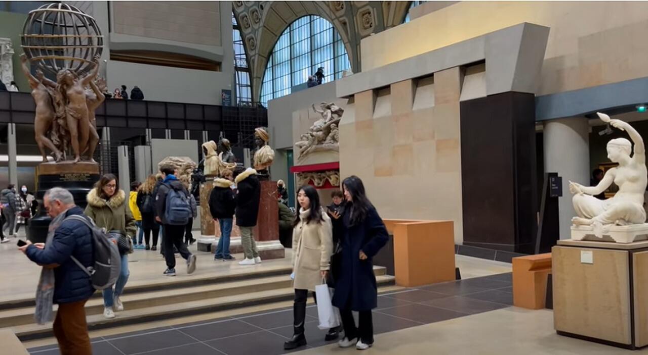 Museu de Orsay - Instalado em uma antiga estação ferroviária inaugurada em 1900, o Museu de Orsay exibe arte francesa do período entre 1848 e 1914, com destaque para as obras dos impressionistas como Monet, Renoir e Van Gogh.