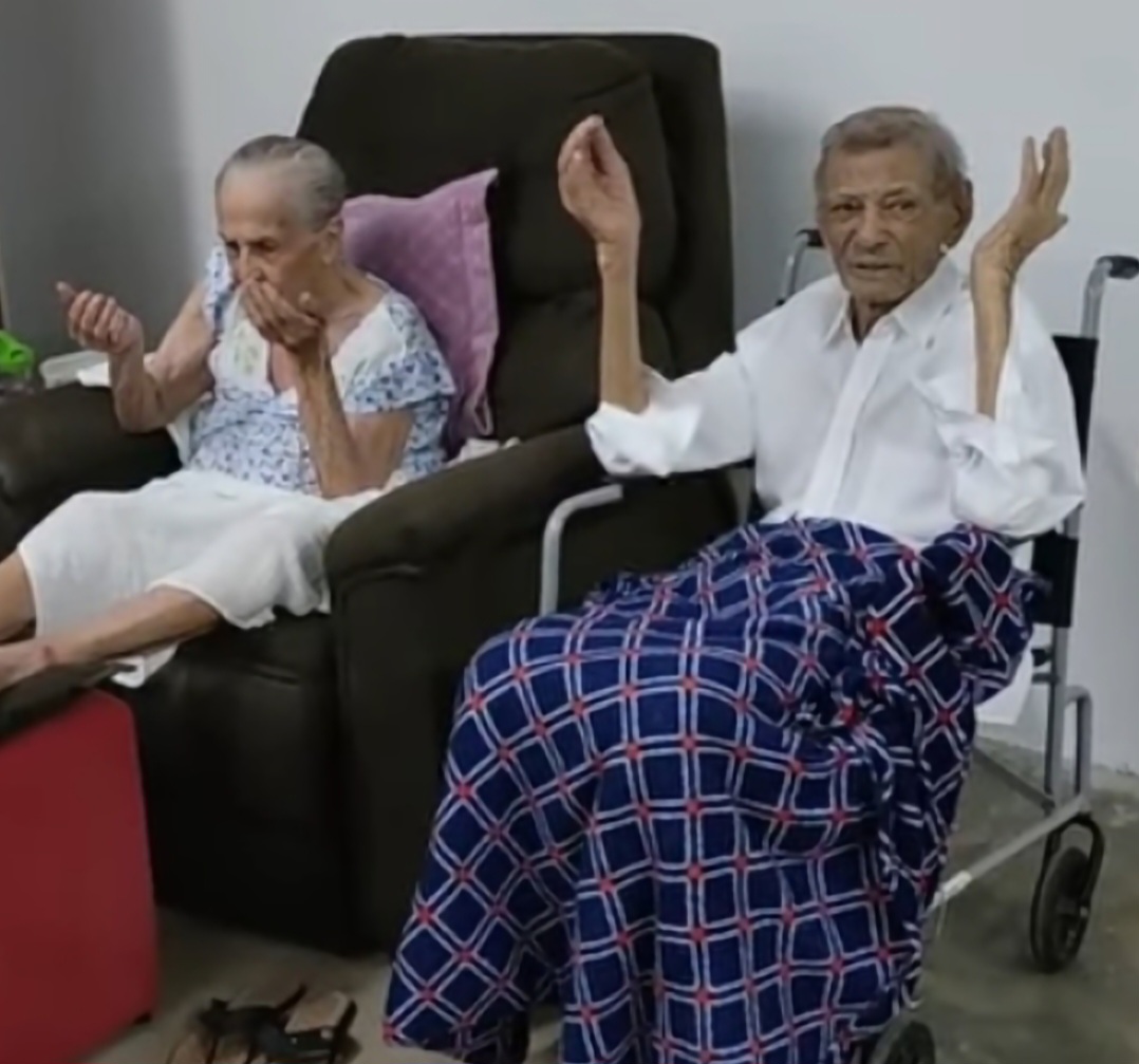 Eles se casaram um ano depois e trabalharam no sertão, cultivando tabaco para sustentar 13 filhos. Nove ainda estão vivos. 