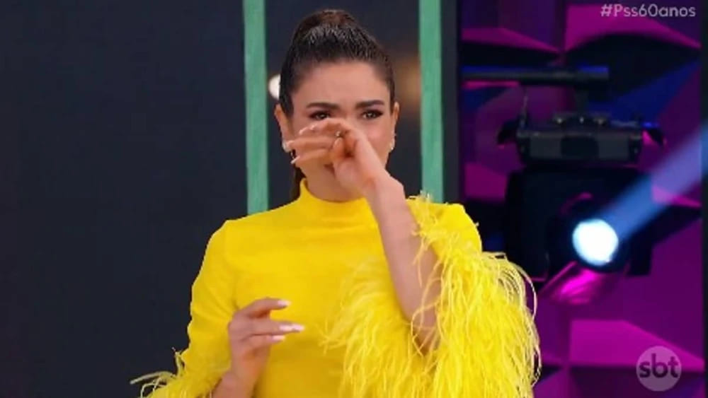 Na gravação do primeiro programa como apresentadora oficial, ela recebeu muitos aplausos e pediu ajuda do público ao entrar no palco. “Vocês sabem que vão me ajudar a fazer o programa hoje, né? Estamos juntas, né? Não quero falar muito, mas que todas sejam muito bem-vindas. Vamos em frente?”, disse ela na ocasião.
