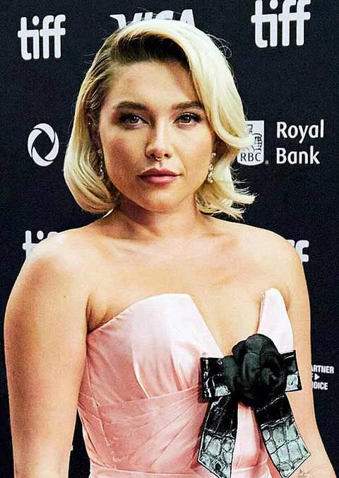 Em entrevista à publicação “Who What Wear”, a atriz Florence Pugh, 29, fez um desabafo a respeito da influência das redes sociais na atualidade. 

