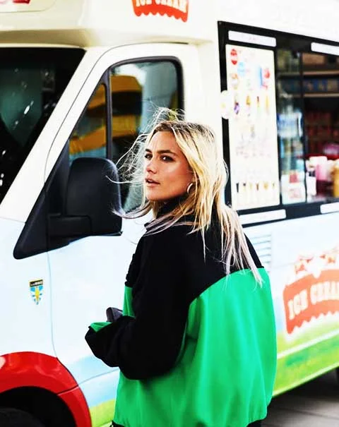 “Hoje em dia, nos tapetes vermelhos, eles ficam esperando modelos. Esse não é o nosso trabalho. Modelos são bons para estar em frente das câmeras e sabem como mostrar o quão crua é a alma deles com o clique das fotos. O talento deles não vai além disso”, declarou a Pugh.
