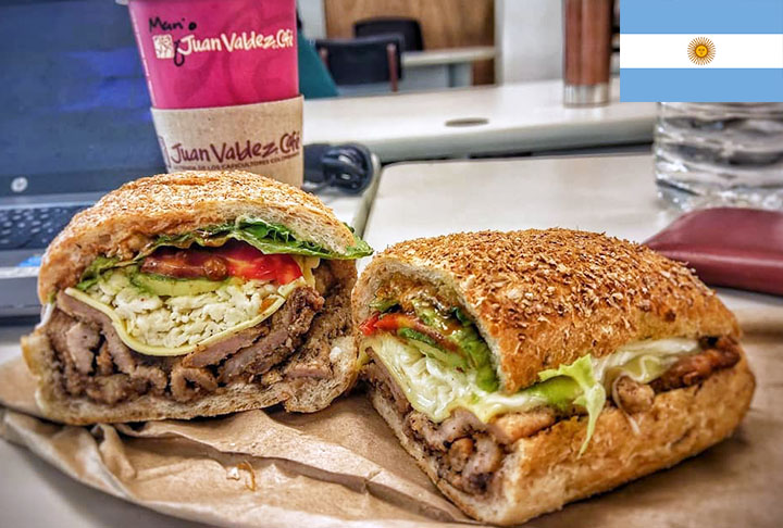 9º - Sanguche - É oriundo da província de Tucumán, na Argentina. Trata-se de um sanduíche feito preferencialmente com baguete. O recheio leva alface, cebola, maionese, carne à milanesa e tomate. 