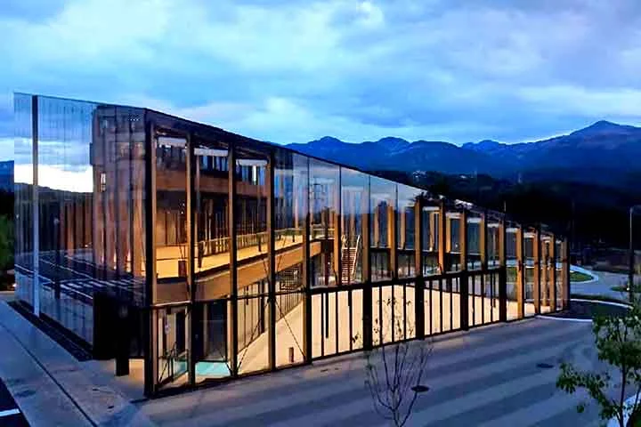 Desenvolvida com foco em designs que promovem o bem-estar dos moradores, a cidade será um espaço para testar uma ampla gama de inovações, desde veículos autônomos até alternativas de energia renovável.