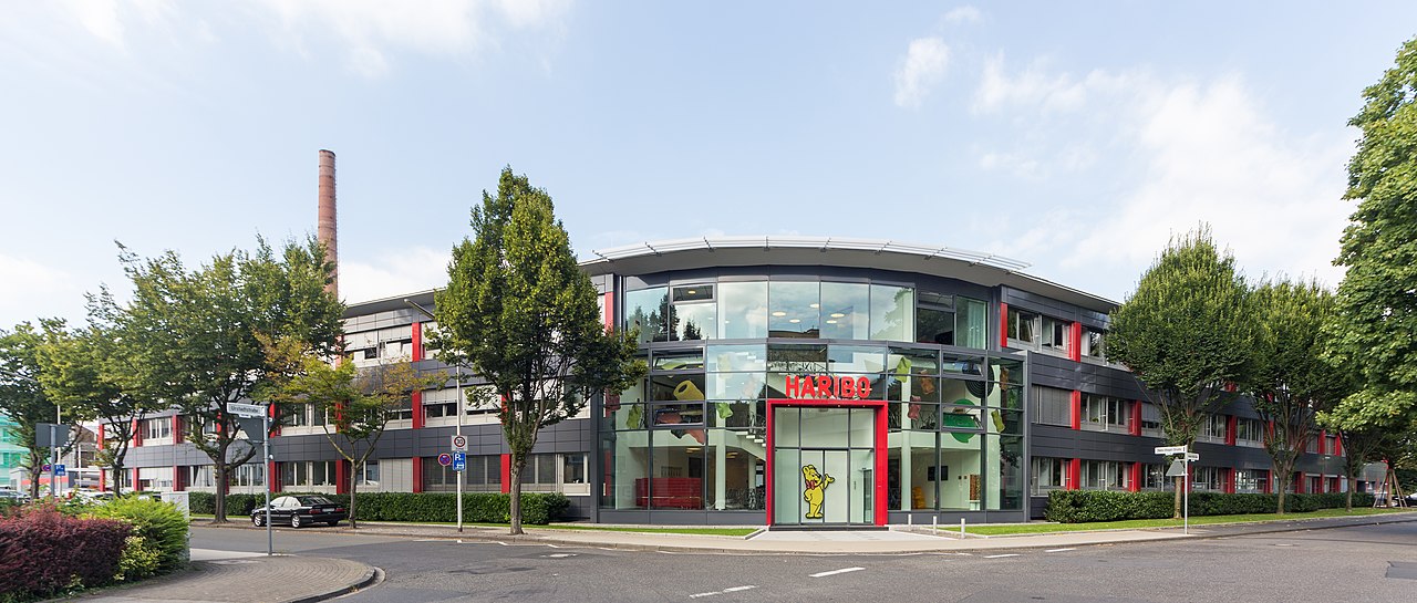 A Haribo é uma marca popular de doces, com alcance internacional, e afirmou que está colaborando com as autoridades para descobrir como a cannabis foi parar nos doces. Fundada em 1920 na Alemanha,  é a primeira a fabricar balas de goma. A segurança dos consumidores é nossa prioridade máxima, e a empresa leva esse incidente muito a sério, disse. 
