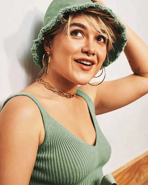 “Eu tenho asma e também um negócio chamado traqueomalácia. Então desde muito cedo sempre tive um sistema respiratório diferente. Agora adulta, a menos que eu fique doente, não me afeta tão intensamente como acontecia quando eu era mais nova”, revelou a atriz em entrevista para o apresentador Bear Grylls, na TV britânica, em 2022. 
