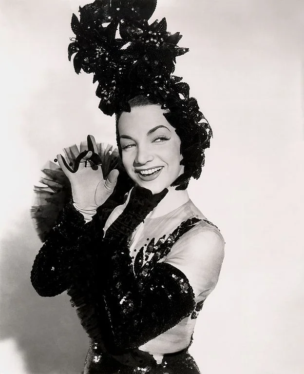 Carmen Miranda - Uma das artistas mais emblemáticas da história do Brasil, Carmen é natural de Marco de Canaveses, Portugal. Ela é considerada um símbolo do Brasil no exterior.