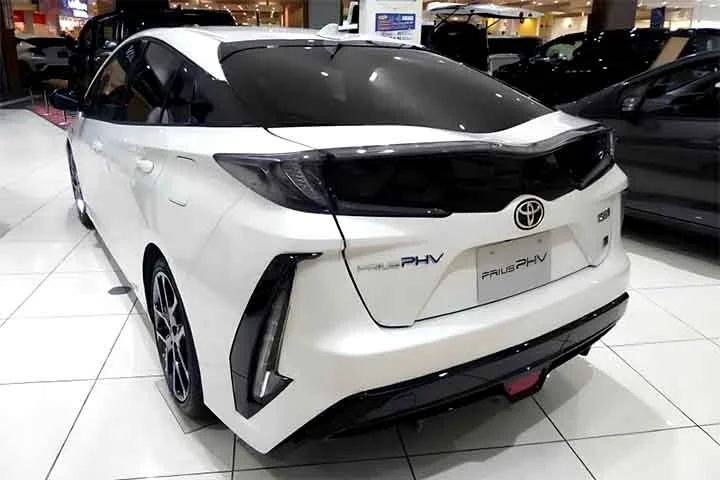 Desde então, a empresa tem expandido sua linha de veículos híbridos e investido em tecnologias emergentes, como carros elétricos e movidos a hidrogênio. 