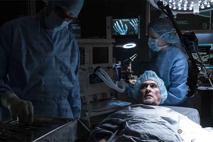 Um dos grandes méritos de Prison Break está na sua capacidade de equilibrar ação e emoção. A série não se limita ao espetáculo visual, mas se apoia em dilemas morais e decisões difíceis que os personagens precisam tomar.