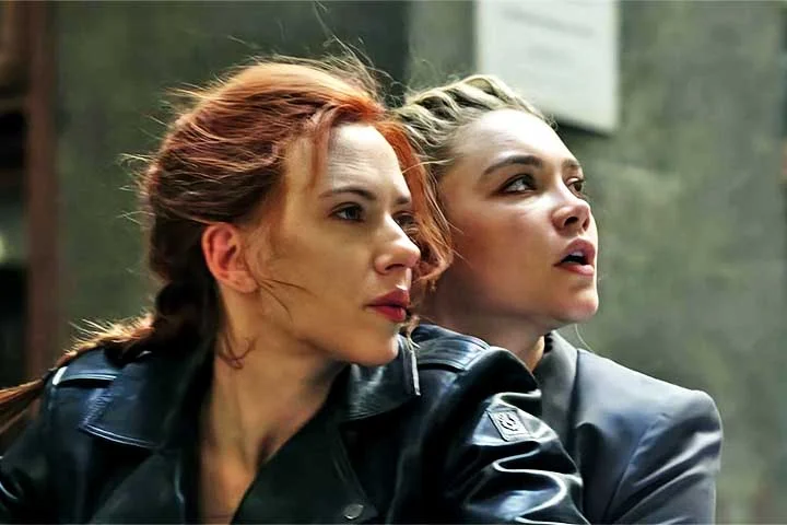 Em 2021, Florence Pugh ingressou no Universo Cinematográfico da Marcel ao estrelar “Viúva Negra” ao lado de Scarlett Johansson. 

