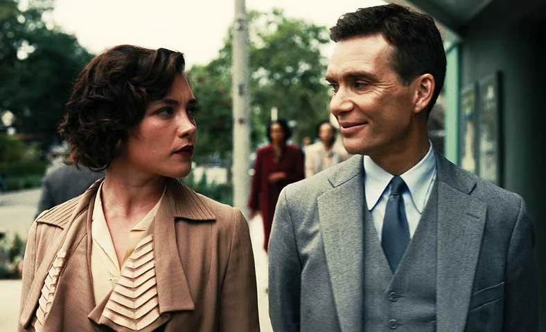 Nos últimos anos, a britânica trabalhou em outros filmes de grande repercussão. Um deles foi “Oppenheimer”, de 2023. O filme do diretor Christopher Nolan é uma adaptação da biografia do pai da bomba atômica. 
