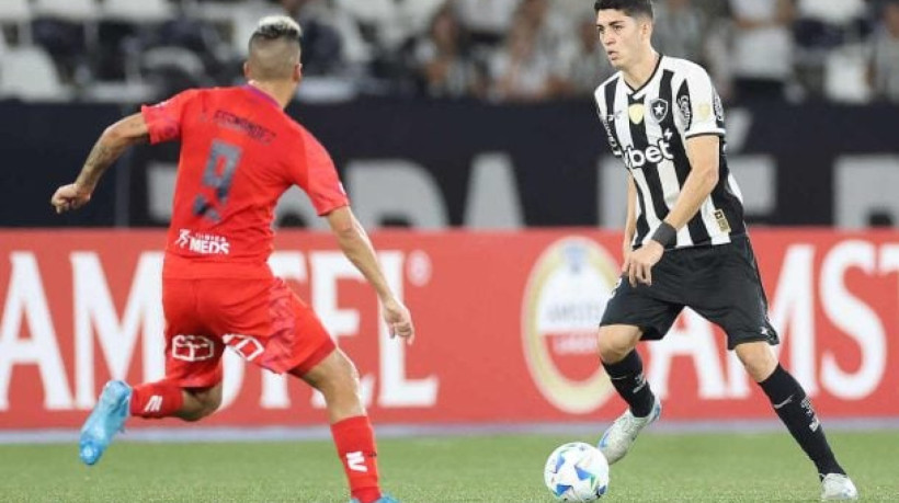 Clube inglês, que também tem interesse em Igor Jesus, apresenta valores maiores do que o Alvinegro gastou na compra do atleta, em fevereiro