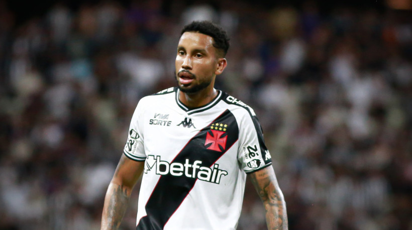 Volante Jair no jogo Ceará x Vasco, no Castelão, pelo Campeonato Brasileiro Série A 2025