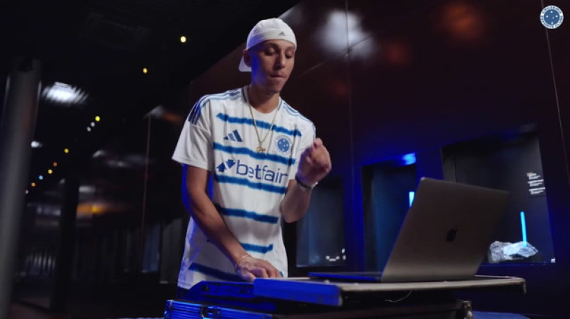 Cruzeiro lança nova camisa II; confira