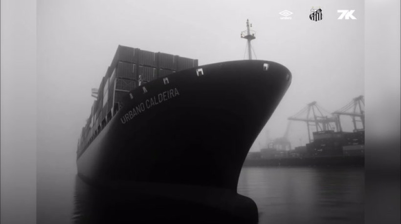 Santos relança camisa azul em homenagem a Neymar