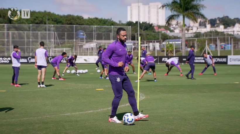 Corinthians treina forte para jogo contra o Vitória pelo Brasileirão