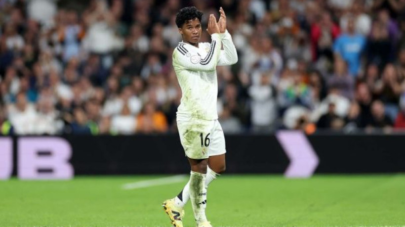 Jovem atacante pode formar dupla de ataque com Estevão em Londres, enquanto clube italiano também aparece como possível destino