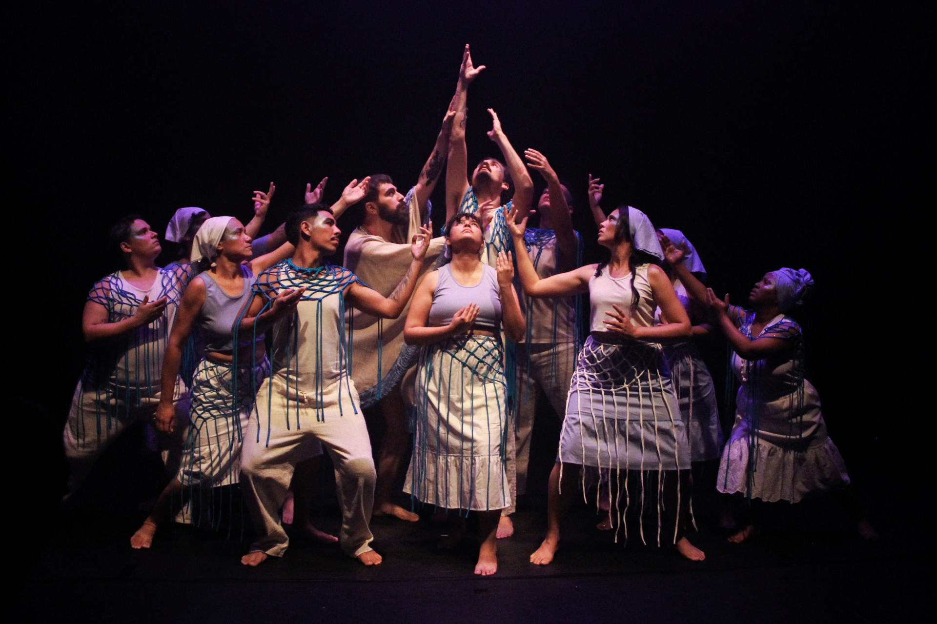 Espetáculo "ECOS" será apresentado no anexo CENA TJA, como conclusão da turma noturna do Curso Princípios Básicos de Teatro (CPBT)