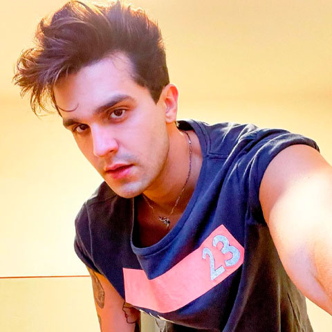 Luan Santana não parou desde então. Ao todo, são 11 álbuns, sendo oito gravados em shows e três em estúdio. 