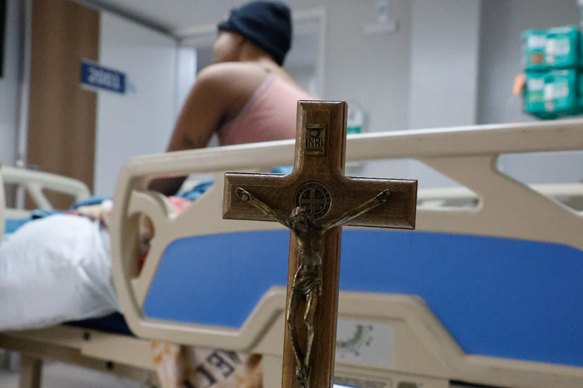 Samara pinheiro, 31, m&atilde;e da Maria Emanuelly, 14 anos. Mickey e Minnie visitam crian&ccedil;as internadas em hospital particular