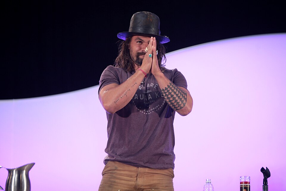 Jason Momoa foi casado com a atriz e cantora Lisa Bonet entre 2017 e 2022. Dessa união nasceram os filhos Lola e Nakoa. 

