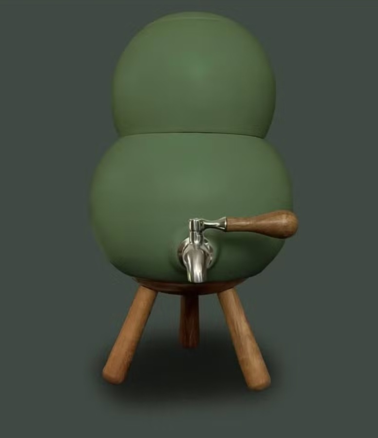 Criado pela designer Alessandra Casagrande e pelo arquiteto Gelcy Torquato, de Santa Catarina, o Filtro Biológique é uma versão inovadora do filtro de barro, mantendo o processo de filtragem e valorizando uma técnica simples e antiga que garante a qualidade da água. Um resgate da tradição. 