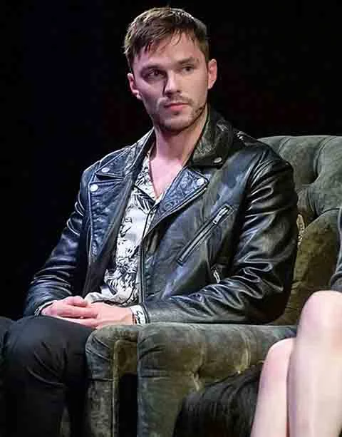 Seu percurso no mundo das artes não seguiu os caminhos tradicionais de muitos atores, mas sua habilidade natural e dedicação à profissão o destacaram desde cedo.