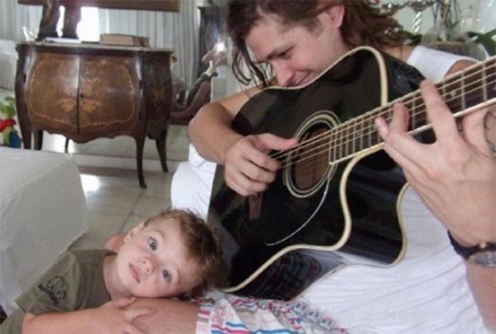 O ator Dado Dolabella namorou a modelo Viviane Sarahyba entre 2009 e 2010. No entanto, no período ele teve um relacionamento com uma estudante, o que gerou João Valentim, nascido em dezembro de 2009. 