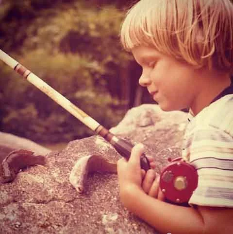 Ele nasceu em White Plains, no estado de Nova York, em 10/04/1975. Filho de profissionais do mercado imobiliário, o astro começou a carreira artística no fim dos anos 1990. 
