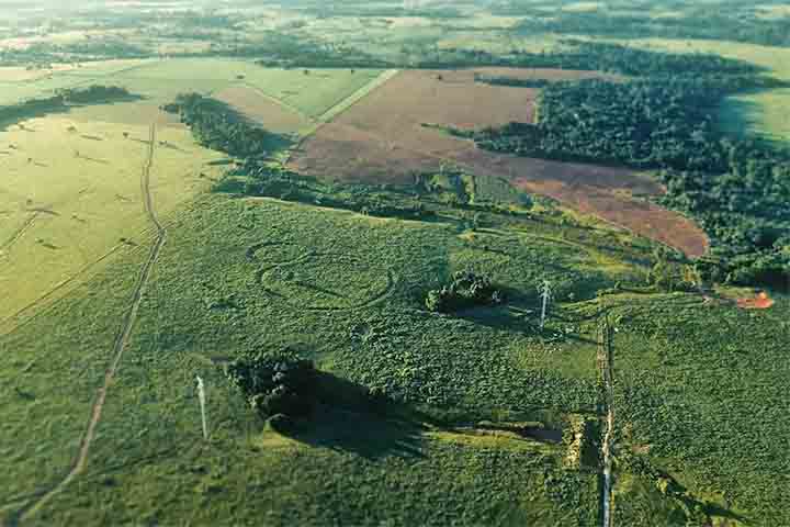 Os estudos atuais tentam elucidar como as escavações, feitas há mais de 2.500 anos. puderam gerar desenhos com geometria perfeita. 
