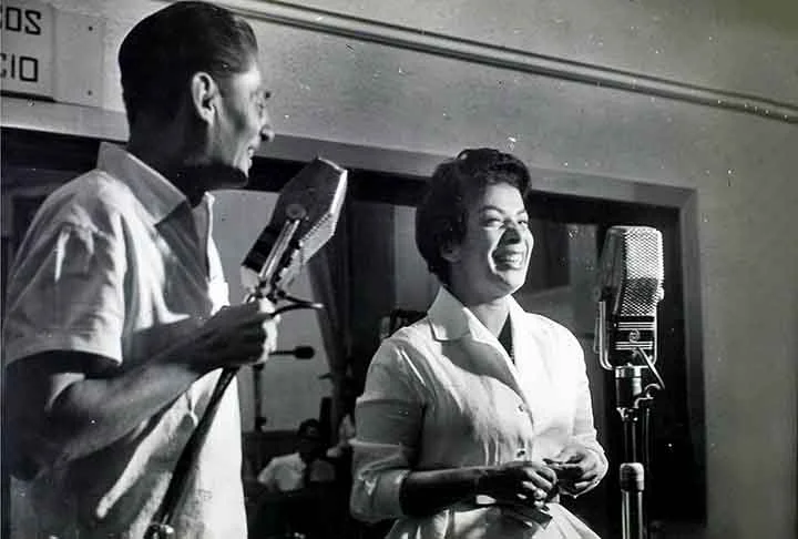 Cantores como Francisco Alves, Orlando Silva, Ataulfo Alves, Marlene, Emilinha Barbosa, Cauby Peixoto, Elizeth Cardoso(foto)  e  Ângela Maria brilharam nas transmissões do palco da Rádio Nacional acompanhados de orquestras e se tornaram fenômenos de popularidade à época.
