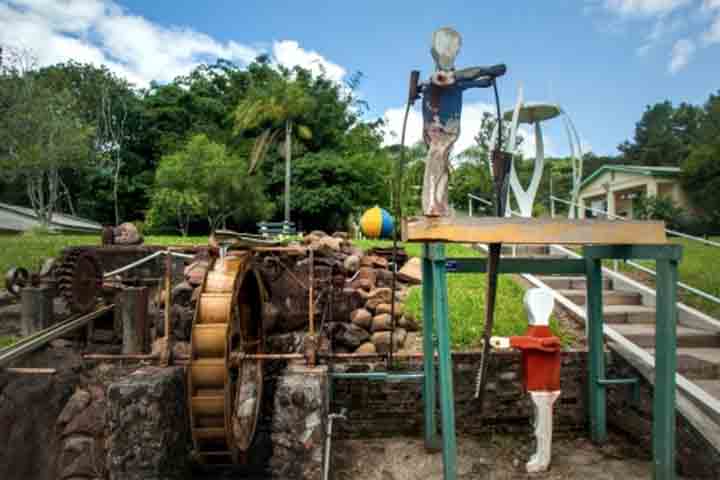 Além da raridade dos fósseis ali encontrados que testemunham as mudanças ambientais do planeta nos últimos 250 milhões de anos e a cultura preservada dos seus imigrantes, 