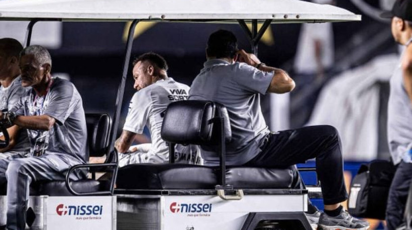 Poupado devido a uma entorse sofrida no treino da última sexta, camisa 10 passa por reavaliação médica e tem boas chances de jogar no domingo