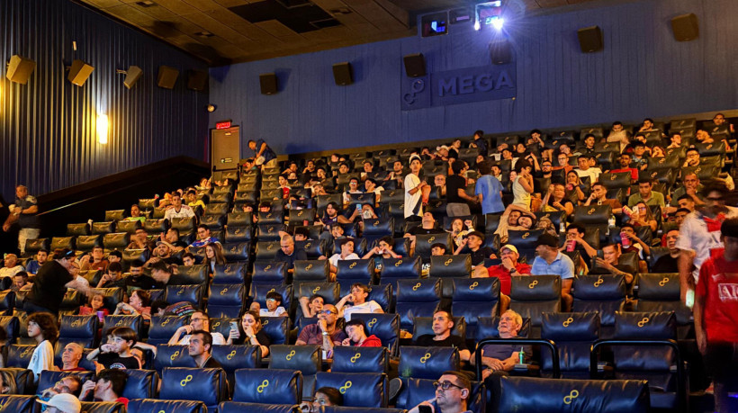 Sala de cinema antes da final da Champions League entre PSG e Inter de Milão