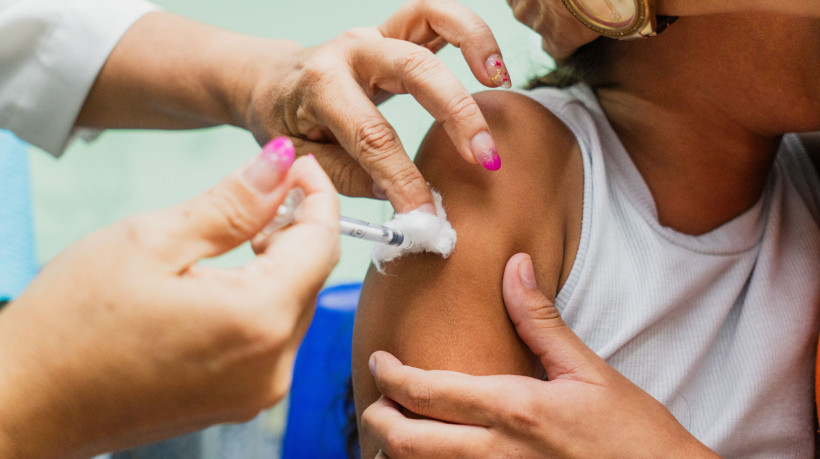 Aplicação de vacinas contra a gripe acontece nos terminais de Fortaleza