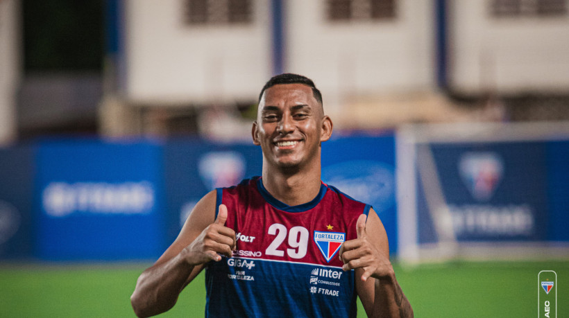 O volante Rodrigo foi anunciado pelo Fortaleza no dia 11 de abril, mas ainda não realizou sua estreia