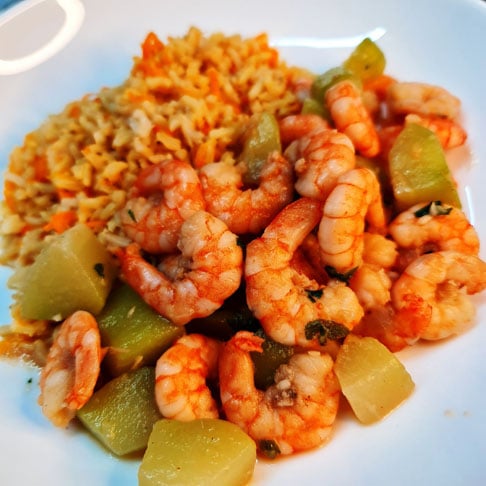 Outra possibilidade de ingerir o ferro heme é a partir de crustáceos como os camarões, as lagostas e os siris. Frutos do mar ricos em água, proteínas, vitaminas do complexo B, ômega-3 e outros minerais como cálcio, magnésio, fósforo, potássio e zinco. .