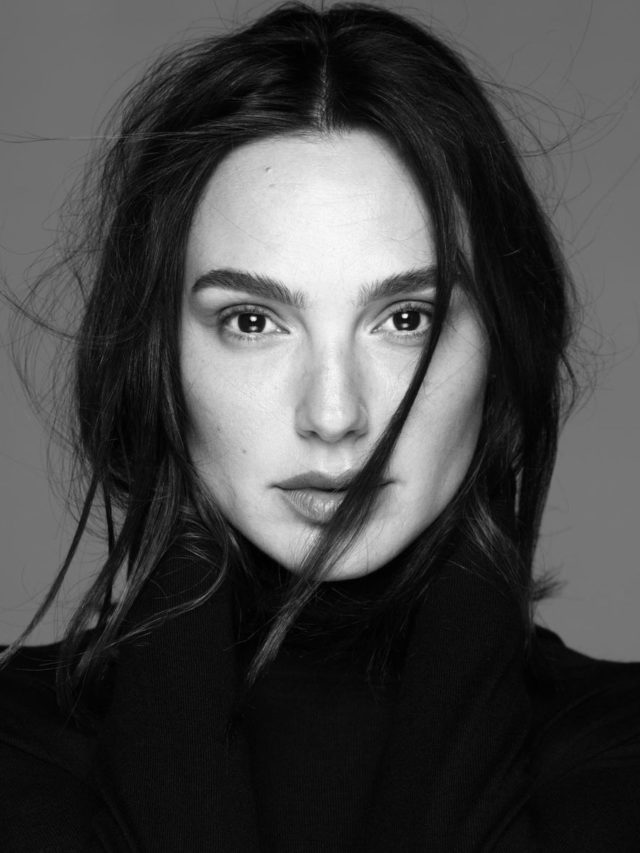 Ser apontada pela beleza sempre foi algo frequente na vida de Gal Gadot. Aos 18 anos, ela conquistou o título de Miss Israel. Ela é modelo, além de atriz.  Em 2022, ela entrou na seleção das 100 mulheres mais poderosas do setor de entretenimento no ano anterior. 
