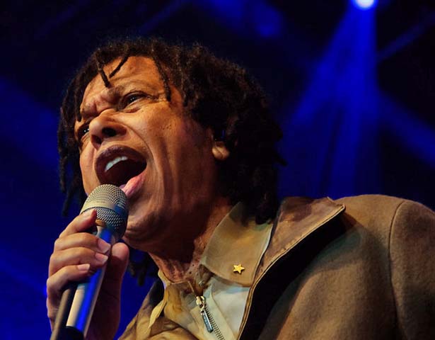 A cultura da capital é uma das mais impressionantes do Brasil, refletindo a diversidade e as influências que marcaram a cidade ao longo dos séculos. Maceió é berço de grandes nomes da música e literatura, como o cantor e compositor Djavan e o poeta Lêdo Ivo.