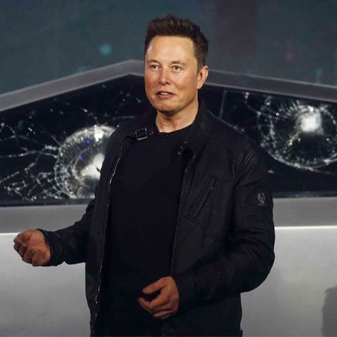 Em 2025, segundo os cálculos da Forbes, o patrimônio líquido de Musk já atingiu US$ 342 bilhões, bem acima do segundo colocado, Mark Zuckerberg, que soma US$ 216 bilhões. 